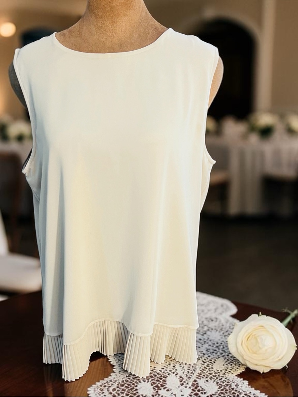 NWT large Calvin Klein Cream Sleeveless Pleated-Hem top